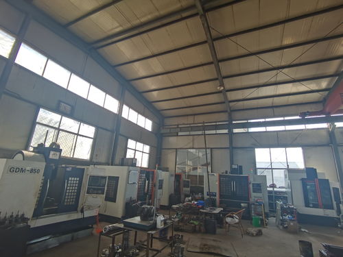 東環路機械廠誠聘加工中心及車工，并開展照明設備批發業務